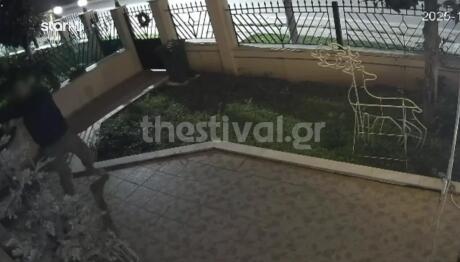 Θεσσαλονίκη: Κλέφτης Άρπαξε Χριστουγεννιάτικο Στολισμό