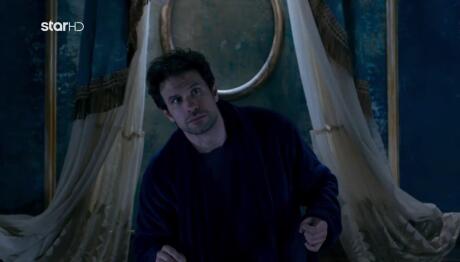 Ο Χάρης Συνομιλεί Με Τα Φαντάσματα