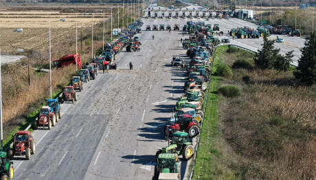 Αγρότες: Σχεδιάζουν Αποκλεισμό Λιμανιών