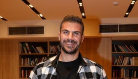 Άκης Πετρετζίκης