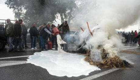 Βήμα Πίσω Δεν Κάνουν Οι Αγρότες - Νέα Μπλόκα