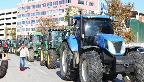 Αγρότες: Απόβαση Με Τρακτέρ Στο Λιμάνι Της Θεσσαλονίκης