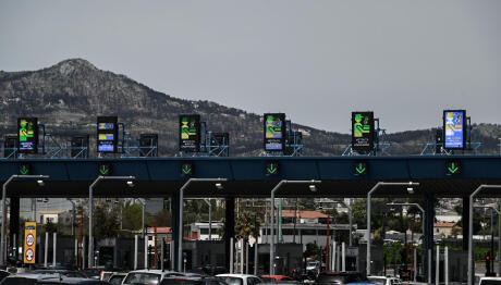 Φωτιά Σε Φορτηγό Στα Διόδια Των Αφιδνών - Έκλεισε Ο Δρόμος