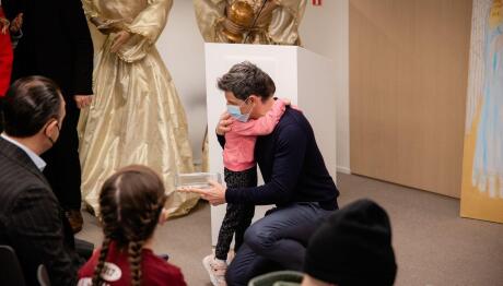 ΕΛΠΙΔΑ: Χριστουγεννιάτικη Γιορτή Με Τον Σάκη Ρουβά