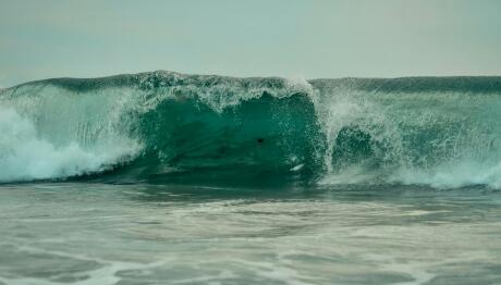 Βρετανία: Πελώρια Κύματα