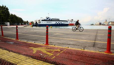 Δεμένα Πλοία Σε Ραφήνα Και Πειραιά Λόγω Ανέμων