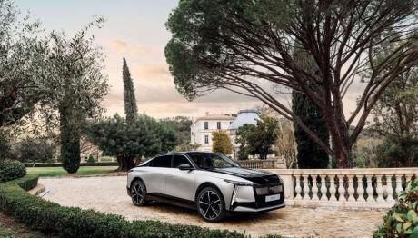 DS N°8: Με προεδρικό εξοπλισμό