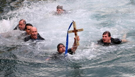 Θεοφάνια στον Αγ. Διονύσιο στο Κολωνάκι– Ρίψη Σταυρού στη Δεξαμενή
