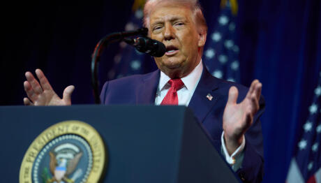 Tραμπ: Δίνει Λεφτά Σε Γροιλανδούς Για Να Γίνουν Αμερικάνοι