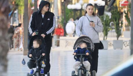 Ρότα: Βόλτα με τη σύζυγο και τον γιό τους