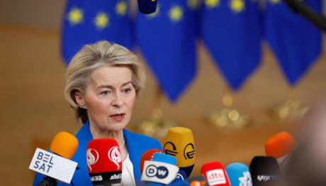 Bloomberg: Η ΕΕ ετοιμάζει αντίποινα στον Τραμπ με δασμούς 93 δισ. ευρώ