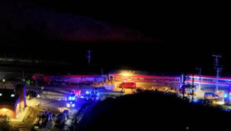 Σιδηροδρομική τραγωδία στην Ισπανία: 39 νεκροί από σύγκρουση