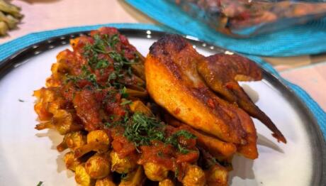 Κοτόπουλο Με Μπάμιες Στον Φούρνο