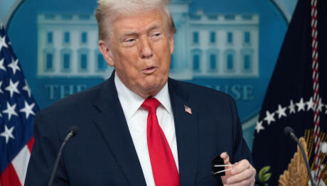 Τραμπ: «Θα Δείτε Πόσο Μακριά Θα Πάω Για Τη Γροιλανδία»