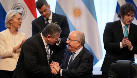 «Παγώνει» Τη Συμφωνία ΕΕ - Mercosur Το Ευρωπαϊκό Κοινοβούλιο