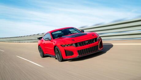 Mustang Dark Horse SC: Γεννημένη στην πίστα