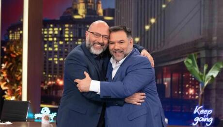 Σάκης Αρναούτογλου