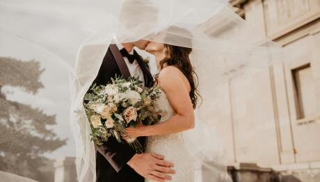 Γαλλία: Καταργεί τα «συζυγικά καθήκοντα» με νέο νομοσχέδιο