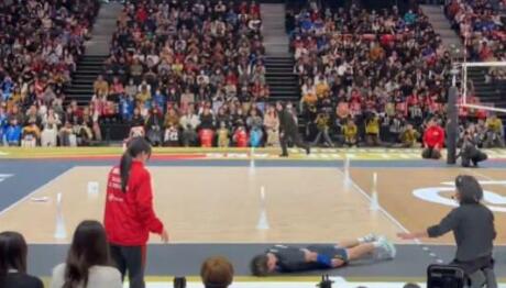 Η Viral Βουτιά Ιάπωνα Βολεϊμπολίστα Για Να Ζητήσει Συγγνώμη