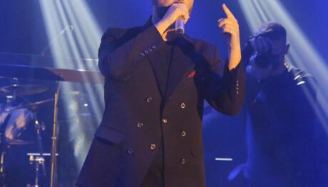 Γνωστός τραγουδιστής: «Κατέβηκα από το ταξί & ξάπλωσα στον δρόμο»