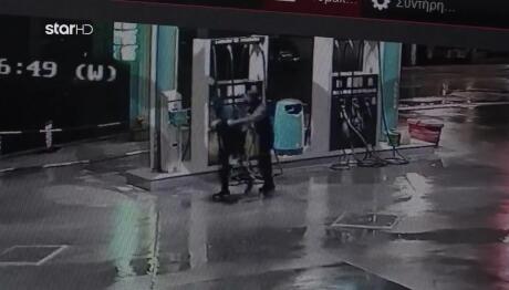 Αχαρνές: Καρέ Καρέ Ένοπλη Ληστεία Σε Πρατήριο Καυσίμων