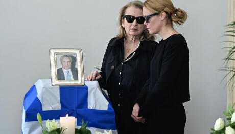 Κηδεία Αναστάση Παπαληγούρα: Συντετριμμένη η κόρη του, Λένα