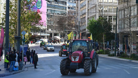 Αγρότες: Αποχώρησαν τα τρακτέρ από το Σύνταγμα