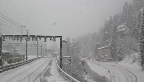 Ελβετία: Εκτροχιάστηκε Τρένο Λόγω Χιονοστιβάδας