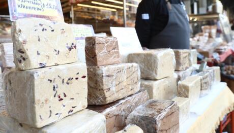 Σαρακοστιανό τραπέζι: Οι τιμές στην αγορά για θαλασσινά, λαγάνα και χαλβά