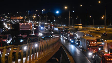 Κηφισός: Άνδρας Έπεσε Από Γέφυρα Και Παρασύρθηκε Από Φορτηγό