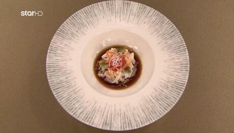 Καλαμάρι “Pasta” με Tsuyu και αυγά σολομού