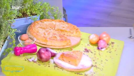 Συνταγή για κρεμμυδόπιτα με καπνιστό τυρί