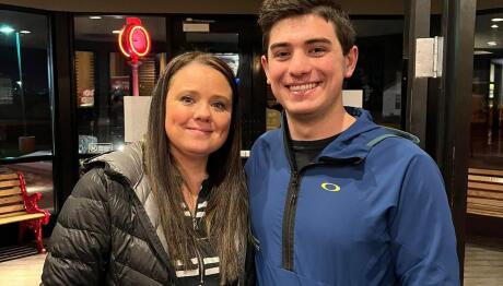 Βρήκε Τον Γιο Της Μετά Από 20 Χρόνια - Δούλευαν Μαζί