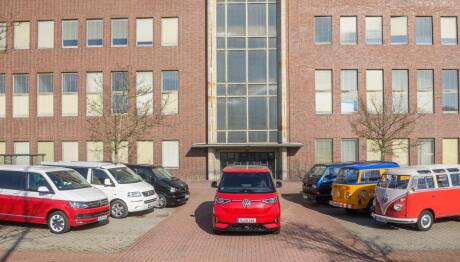 VW Επαγγελματικά οχήματα: Γιορτάζει 70 χρόνια του εργοστασίου στο Αννόβερο