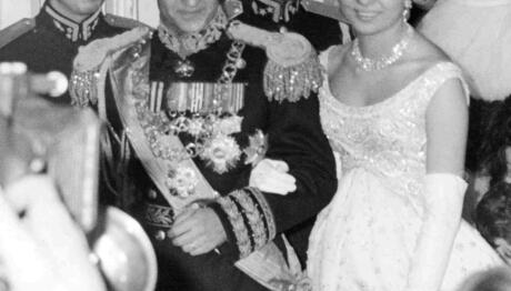 Ο Σάχης Μοχαμάντ Ρεζά Παχλαβί με την 21χρονη νύφη του, Φαρά Ντιμπά