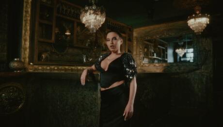 «Καψούρα έχεις»: Η Έλενα Χάρου κάνει δυναμικό ξεκίνημα