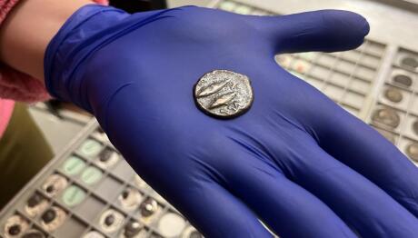 Νόμισμα 2.000 Ετών Δόθηκε Για Εισιτήριο Λεωφορείου