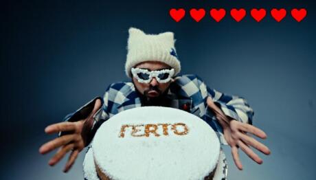 Ο Akylas Χτυπά Κόκκινο Με Το Official Music Video Tου Ferto