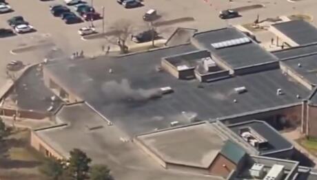 Μίσιγκαν: Αυτοκίνητο Έπεσε Σε Συναγωγή