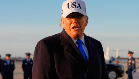 Τραμπ: Απειλεί Το ΝΑΤΟ Αν Δε Βοηθήσει Στα Στενά Του Ορμούζ