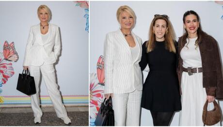 Φαίη Σκορδά: Η casual chic εμφάνιση με λευκό κοστούμι & αθλητικά παπούτσια