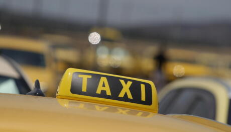 Ταξί: Πανελλαδική 24ωρη απεργία τη Δευτέρα