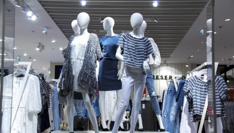 Το Τέλειο Στυλ Για Βραδιές Διαδικτυακού Καζίνο Στο Σπίτι