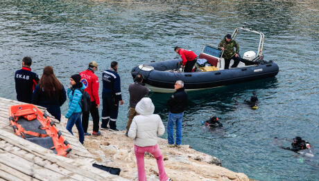 Βουλιαγμένη: Βρέθηκαν Βατραχοπέδιλο Και Φιάλη Οξυγόνου