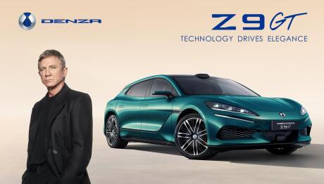 Ο Daniel Craig στο τιμόνι της DENZA