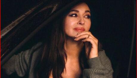 Μπελούτσι: Story Με Το Τραγούδι του Μπονάτσου