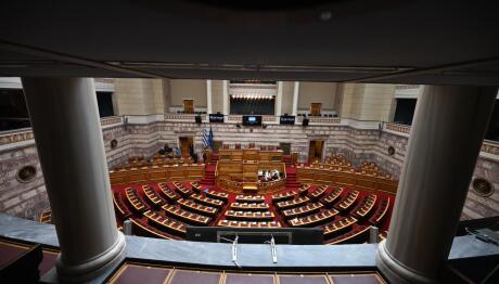 «Ασυμβίβαστο» Υπουργού – Βουλευτή: Τι ορίζει το γαλλικό μοντέλο