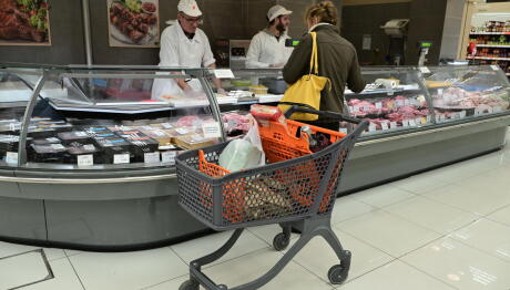 Πασχαλινό ωράριo: Τι ώρα κλείνουν σούπερ μάρκετ & μαγαζιά το Μεγάλο Σάββατο