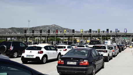 Πάσχα: Γεμάτα Φεύγουν Πλοία Και Κτελ