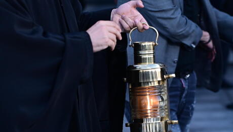 Άγιο Φως: Τι Ώρα Θα Φτάσει Στην Αθήνα;